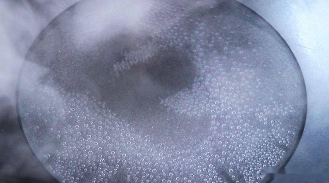 这是爆炒八爪鱼的做法,水沸焯水就错了,教你一招,吃起来不老