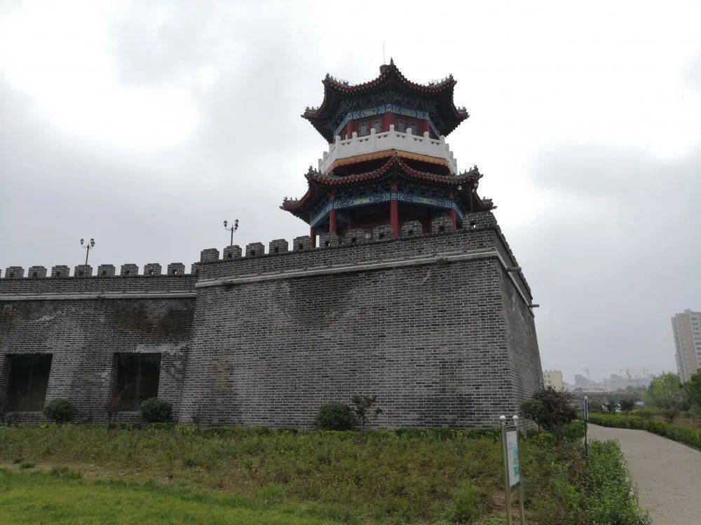 二千年老城墙根尚在,仅四载新故城墙倒塌_诸城