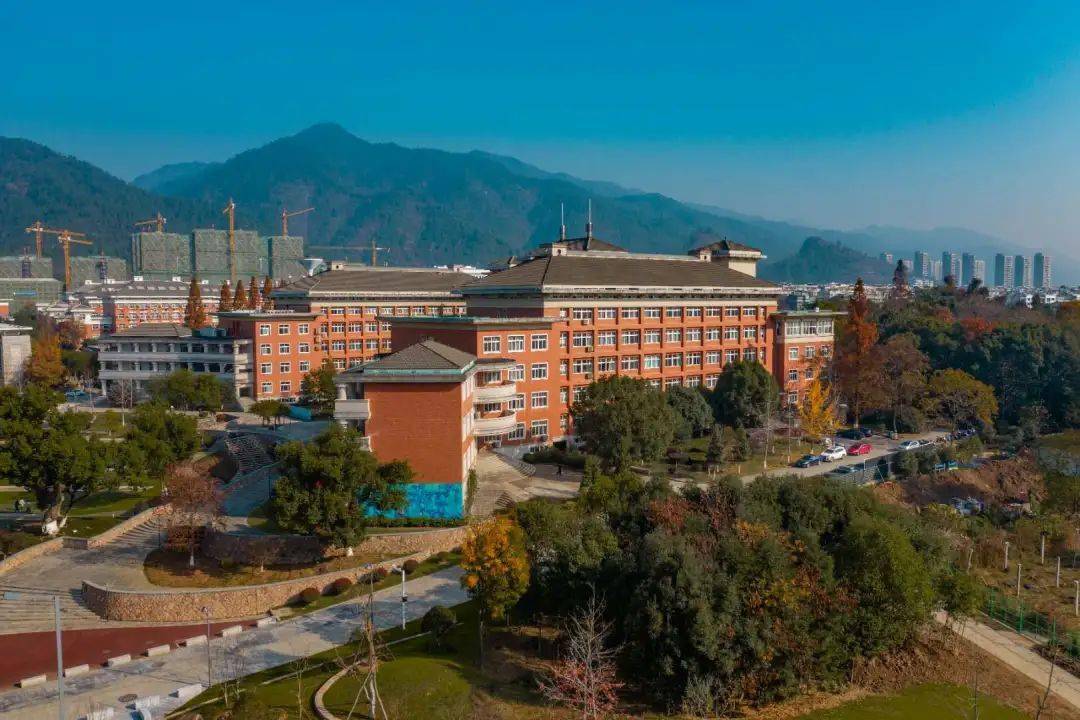 牛气新学期丽职与你不见不散