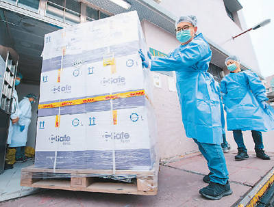 新冠疫苗运抵港澳