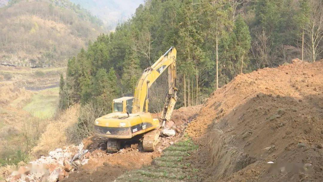 新春走基层邻鄂镇土地宜机化整治改造提高农业机械化生产
