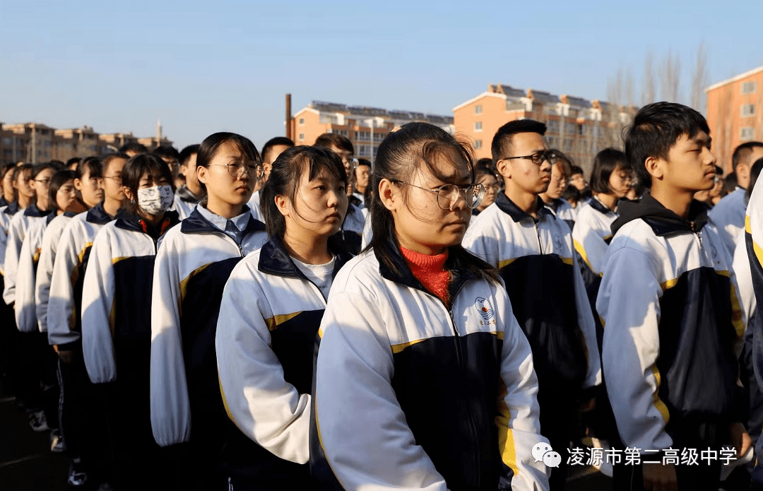 牛河梁关注凌源二高中举办高考百日誓师大会向着既定目标奋勇前进