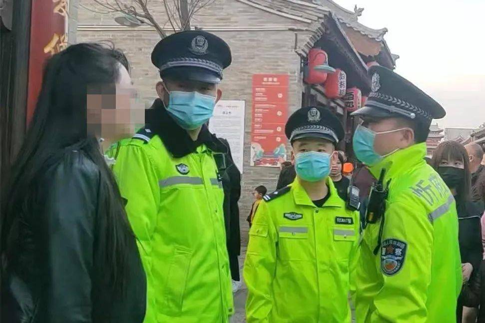 忻州古城：元宵节当日，12名儿童与家人走散，多亏遇到执勤民警…