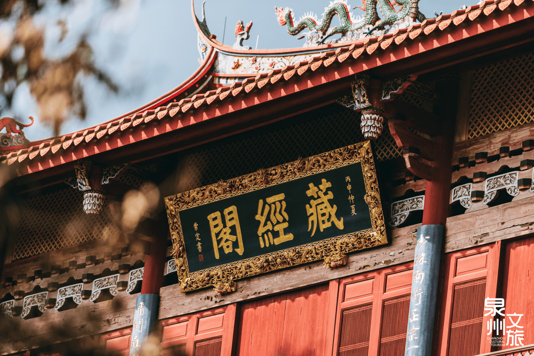 观音圣像-荷瓶观音在藏经阁还可以远眺大坪山顶的郑成功雕像演武场