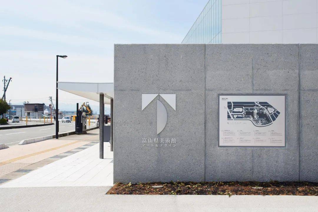 几款简约现代的日本美术馆品牌视觉