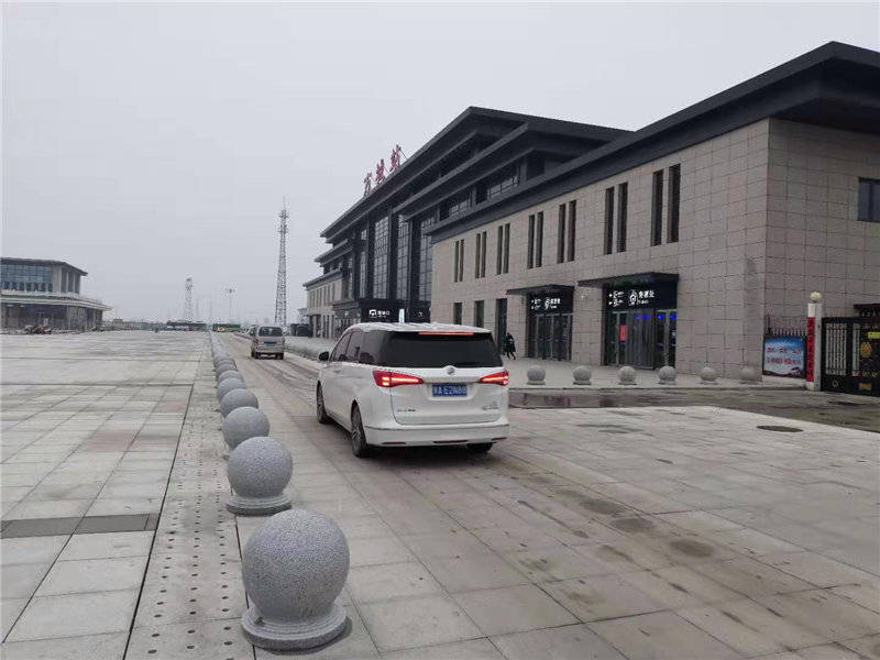 媒体报道乘客进郑渝高铁方城站像爬山官方回应立即整改