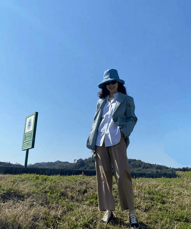 董花花晒出的这组照片是前几日带着儿子露营时拍摄