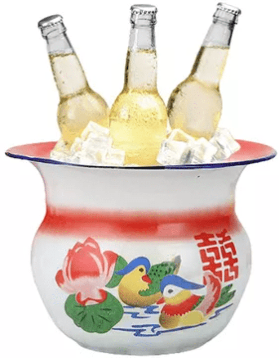 上开卖中式搪瓷果篮装食物放红酒身价暴增10倍中国网友一看这不痰盂吗