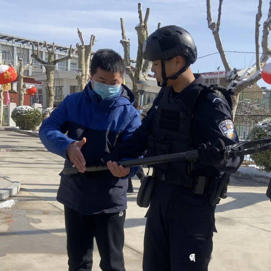 天津市特警三支队走进天津sos儿童村开展反恐演练