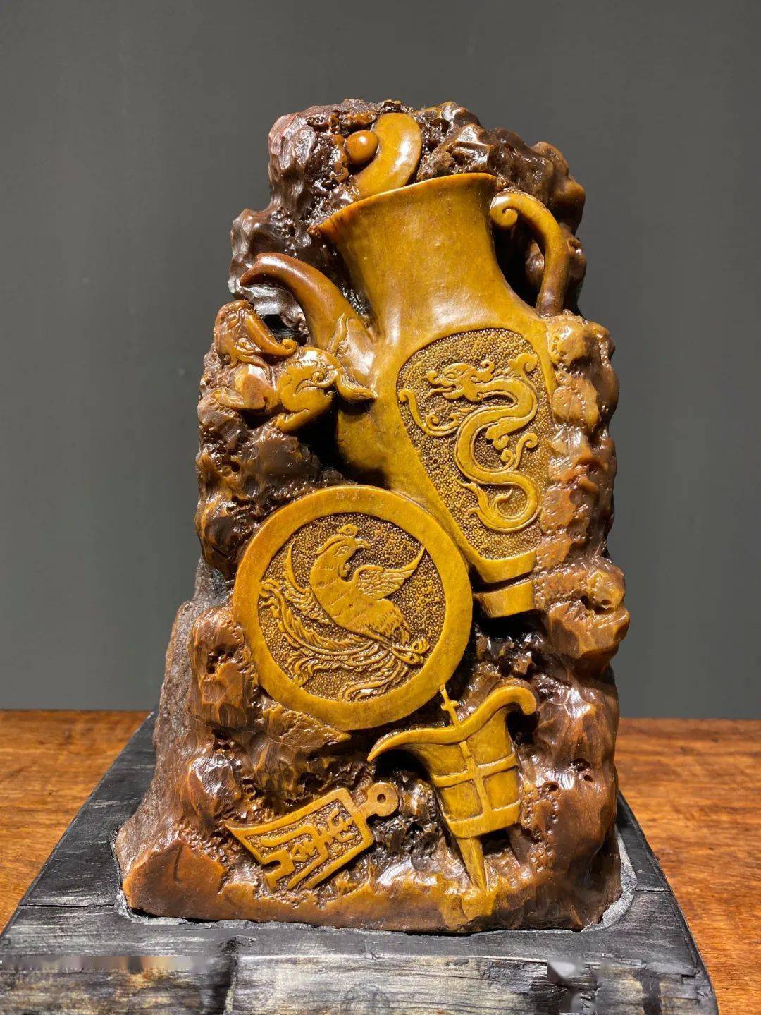 用之美—-博古汇萃 招财进宝 ▎寓意吉祥的田黄雕刻玉牌_寿山