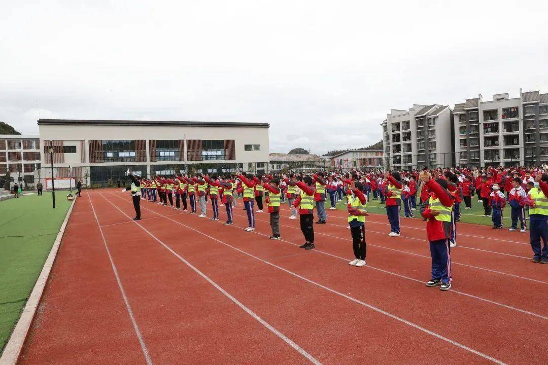 开学季丨安顺交警走进启新学校开展开学季交通安全宣传教育活动暨道路