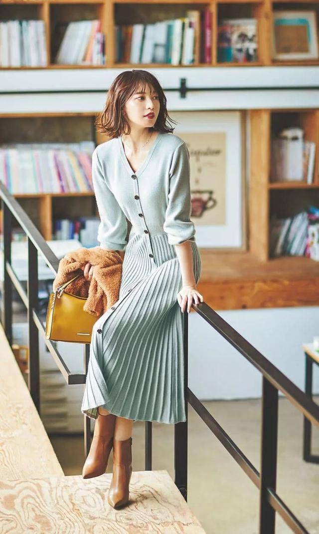 解锁"百褶裙"的花样穿法,显瘦有气质,还好搭配