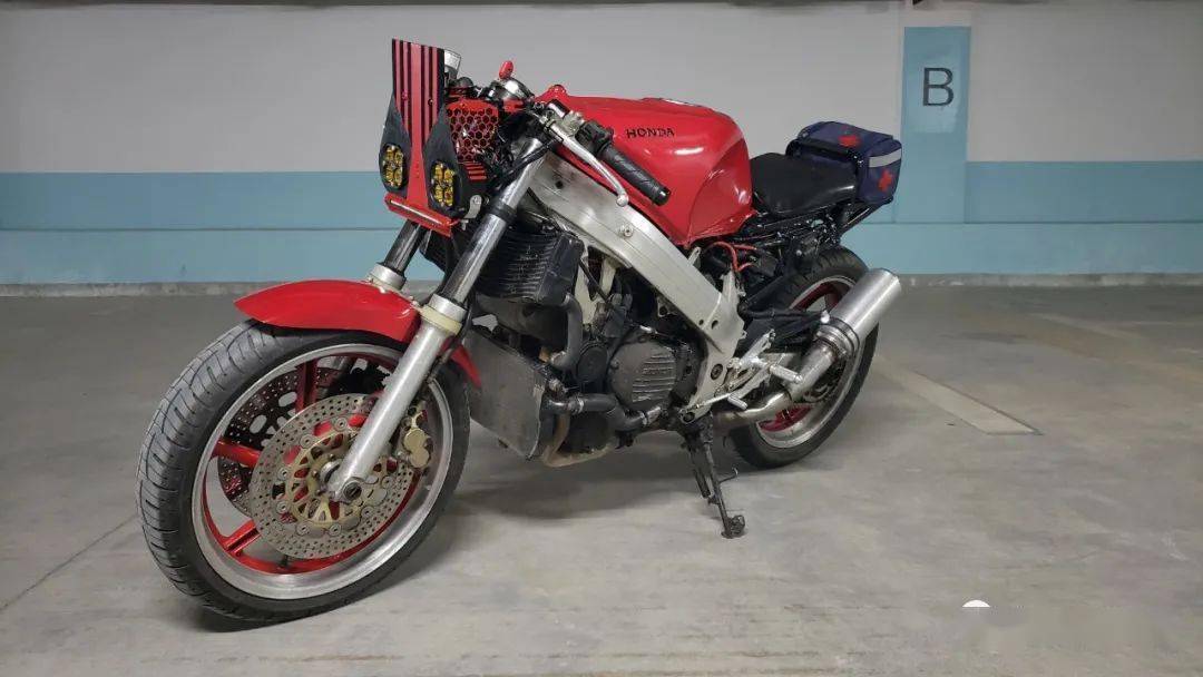 参赛作品148152龙嘉vfr400vespa50