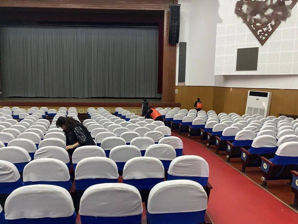 对"两会"会场李少春大剧院入口登记,会场消毒等一系列疫情防控工作