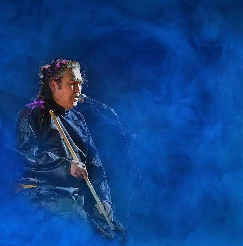 大师的呼麦配上文艺大片,太有创意堪称大片!