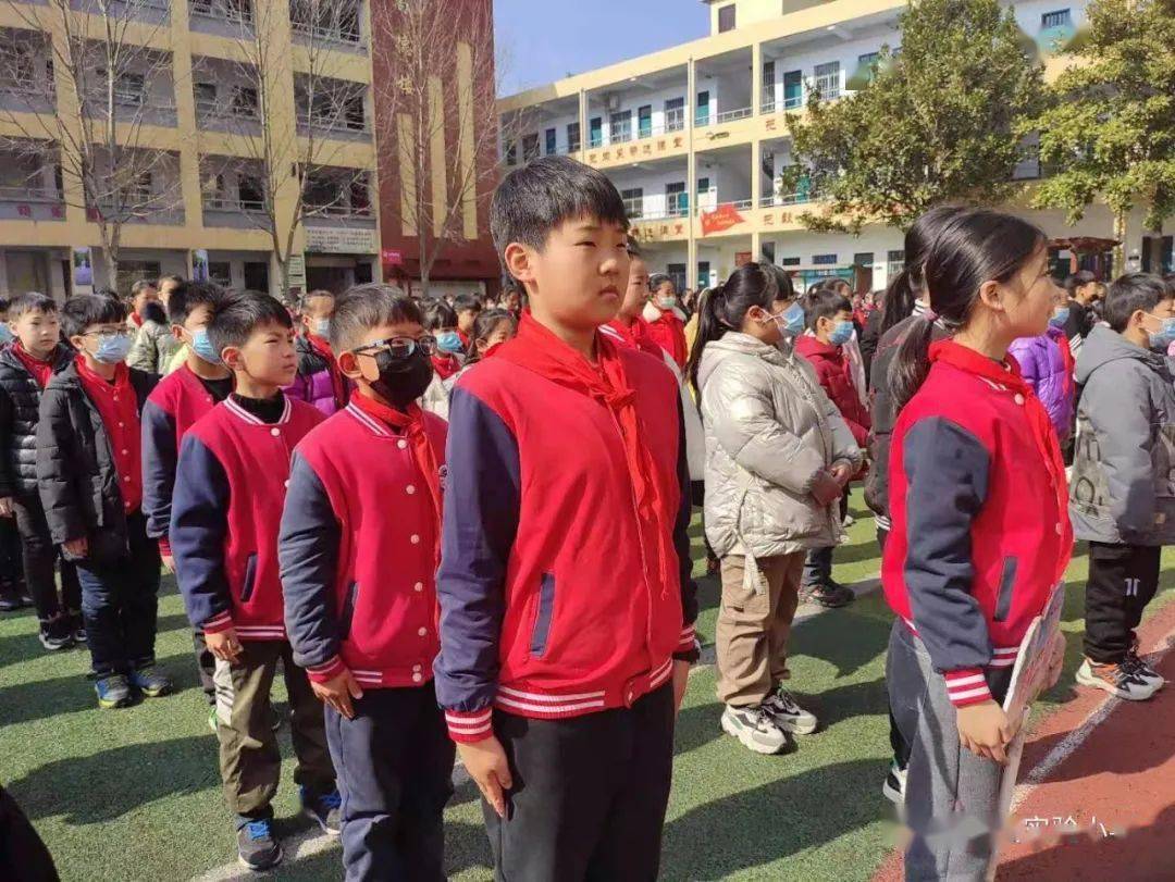 真美实小春启今朝犇向美好伊川县实验小学2021年春季开学典礼暨颁奖