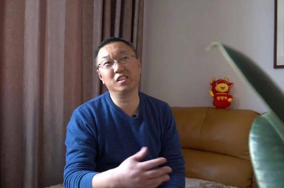 故障""孩子作业要检查""家里留了你爱吃的西红柿炒蛋"……交接班时夫