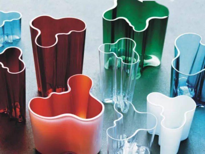 玻璃器皿著名的阿尔托花瓶直至今日依旧还在生产阿尔托对家具设计表现