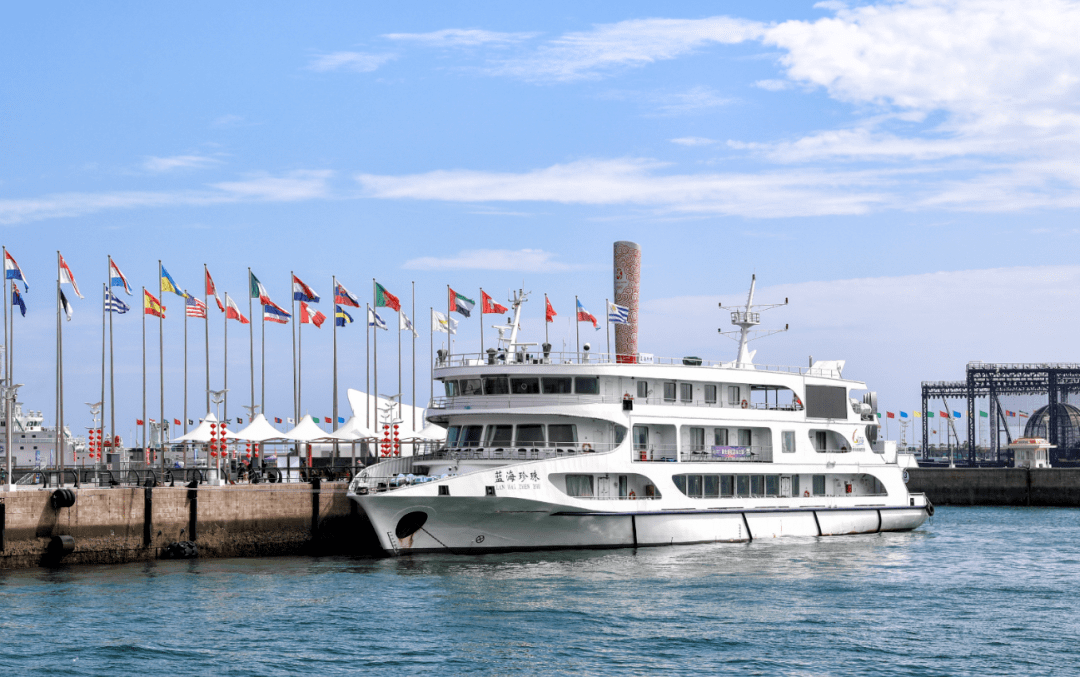 夜游浮山湾蓝海珍珠号登船码头:青岛之星游船码头航行线路:游览浮山湾