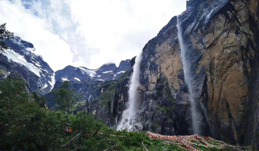 雨崩2021年4月16日21日朝圣梅里雪山徒步雨崩神瀑