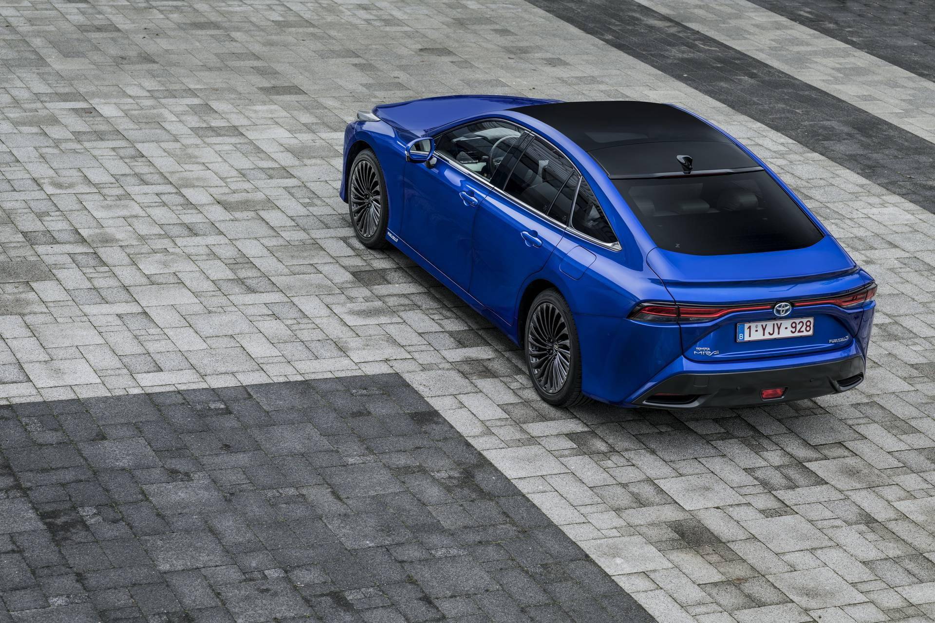 配3个储氢罐650公里丰田mirai将在欧洲上市