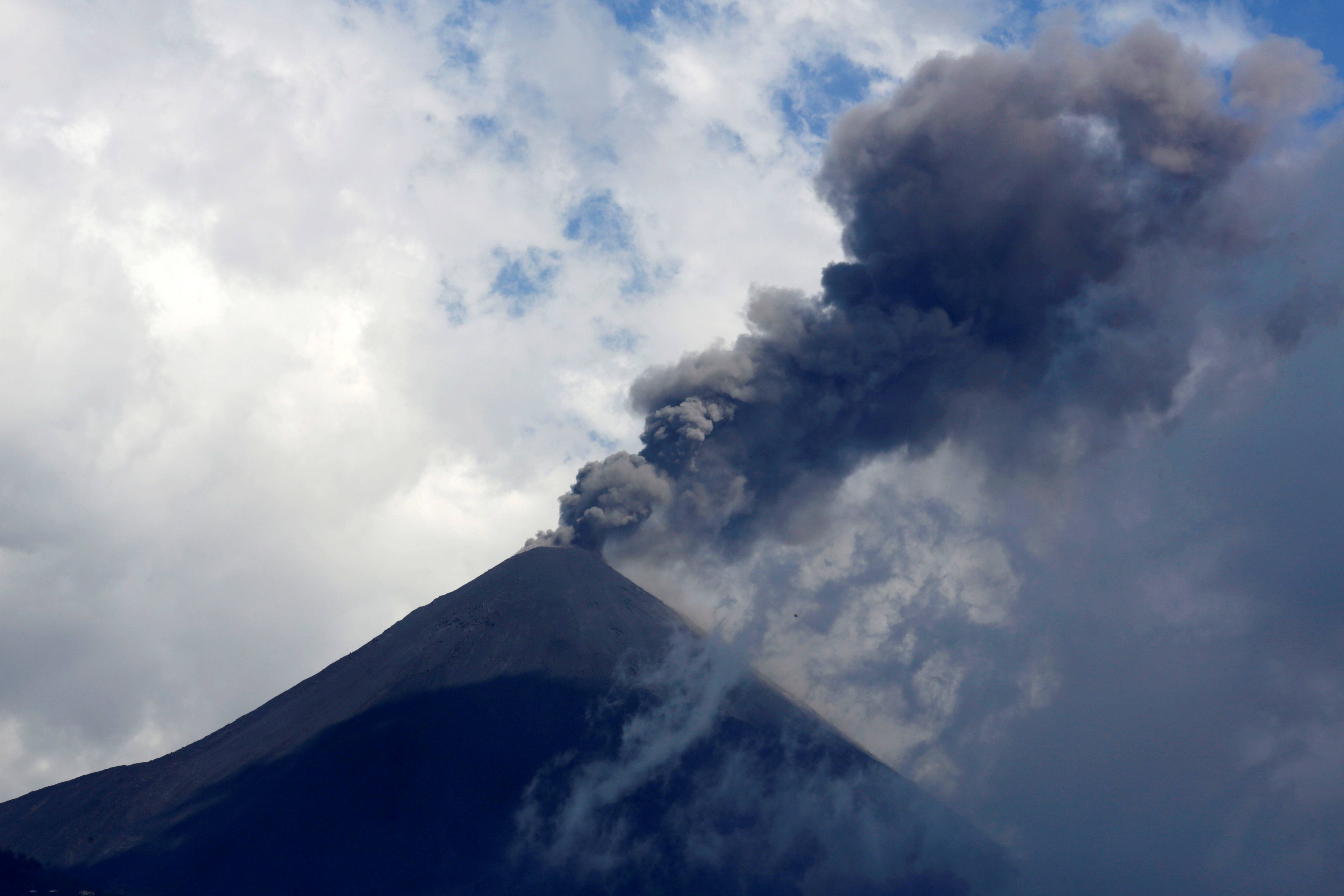 危地马拉帕卡亚火山喷发