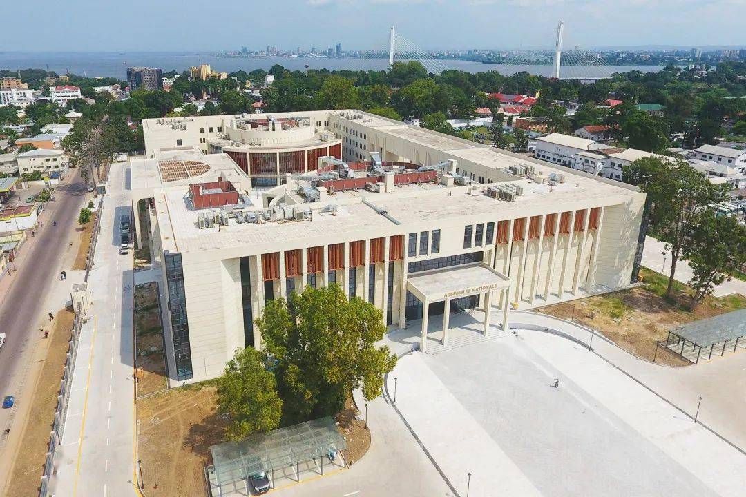 聚焦集团丨刚果布总统亲自授勋绿地大基建援建项目组这张中国名片了不