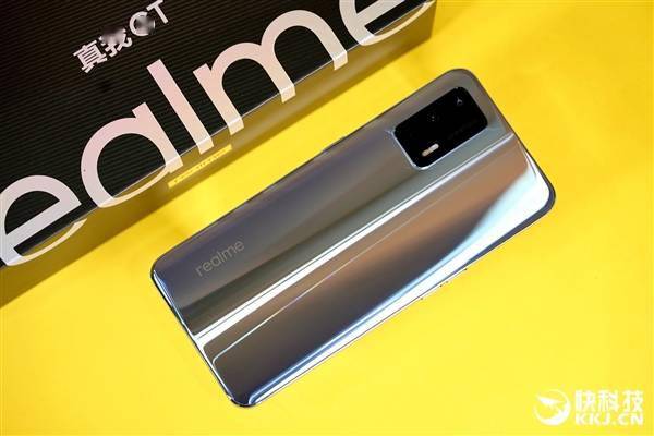 骁龙888仅售2799元！realme GT银河战舰开箱图赏_支持