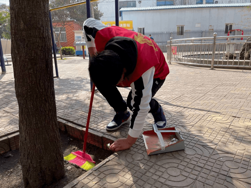 志愿者扫地图片个人图片