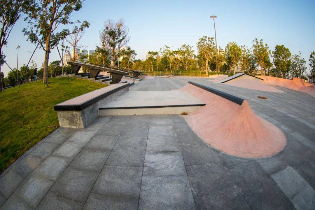 深圳又一新滑板场宝安海滨滑板营开业啦