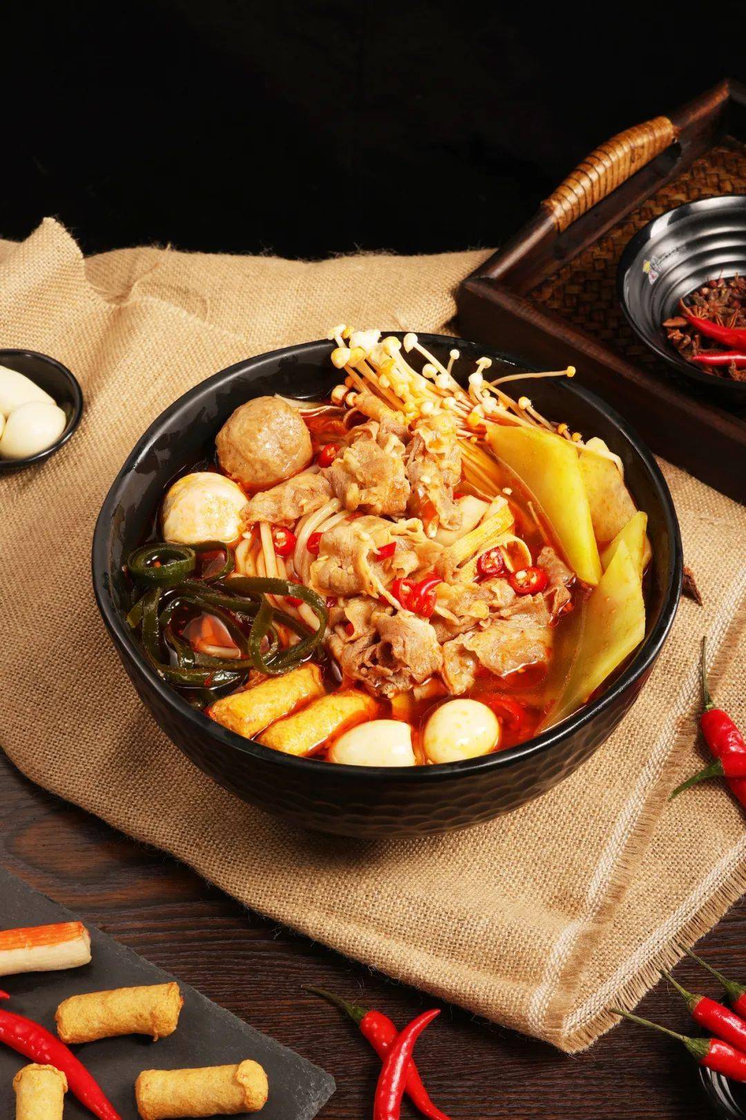 我点的是他们家的 招牌主打肥牛酸辣粉,对于无辣不欢的我来说,这个辣