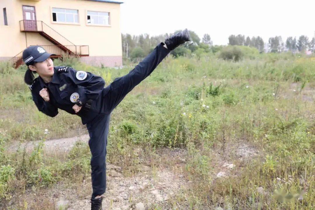 警营她力量女警陈珊美子警营中的飒教官