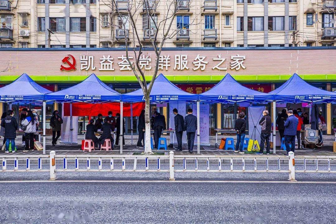 志愿服务暖人心凯旋街道弘扬雷锋精神展担当致敬建党百年践初心