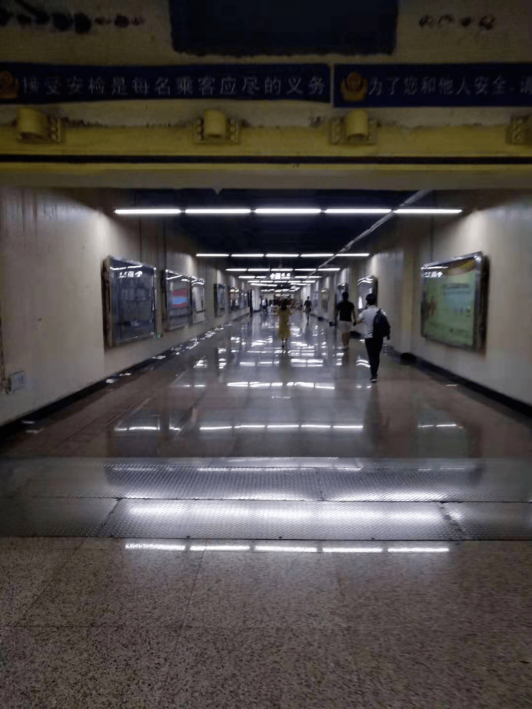 1号线东延线工程简介:沈阳地铁1号线东延线由黎明广场站引出,沿和睦路