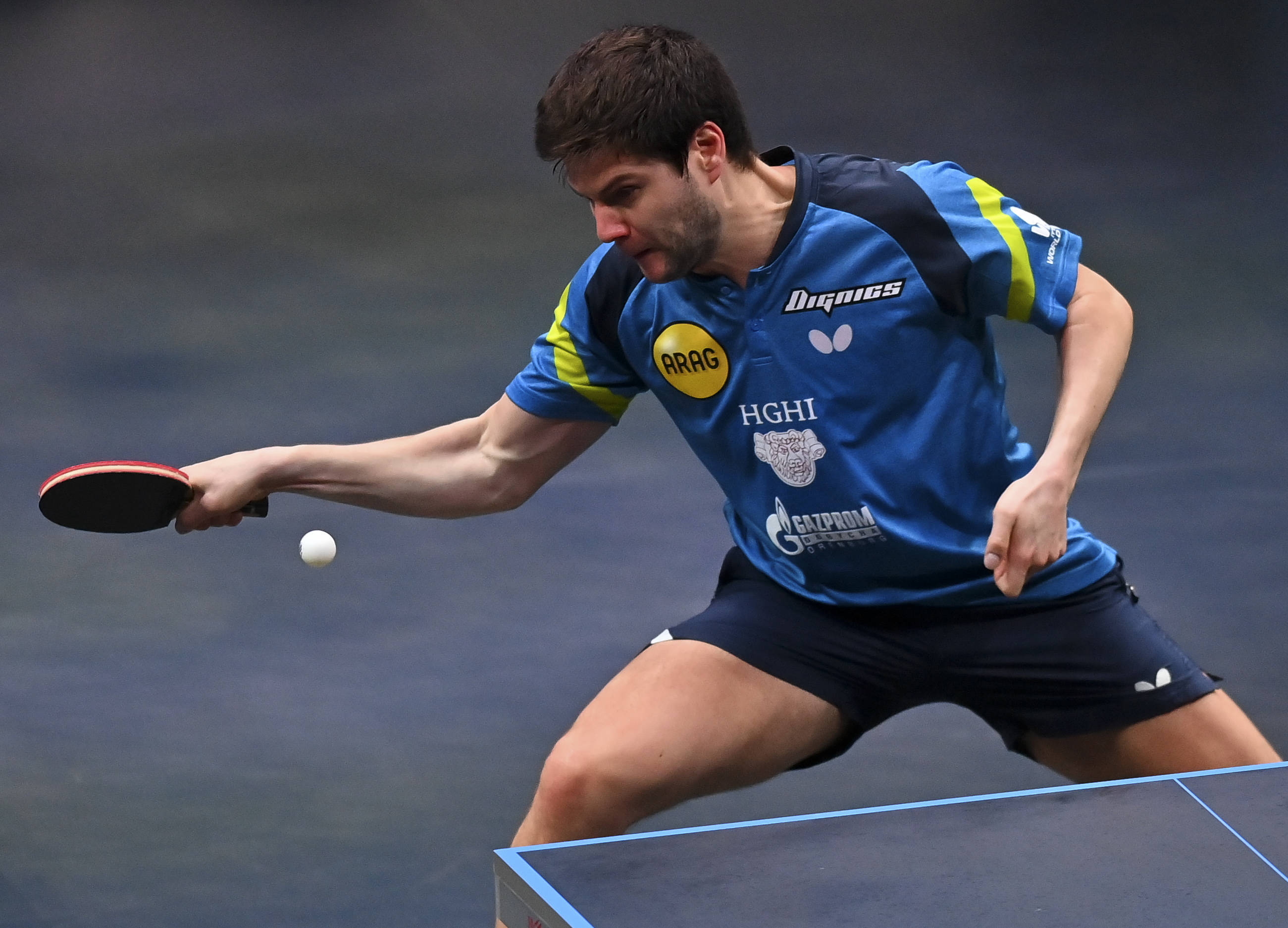 乒乓球——多哈wtt挑战赛:奥恰洛夫晋级决赛