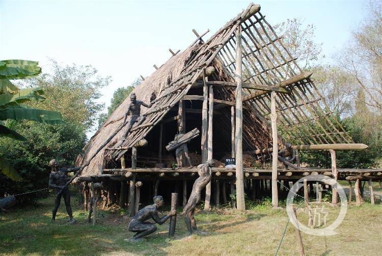 3月5日,浙江余姚,"河姆渡遗址"的干栏式房屋,足以证明在7000多年前