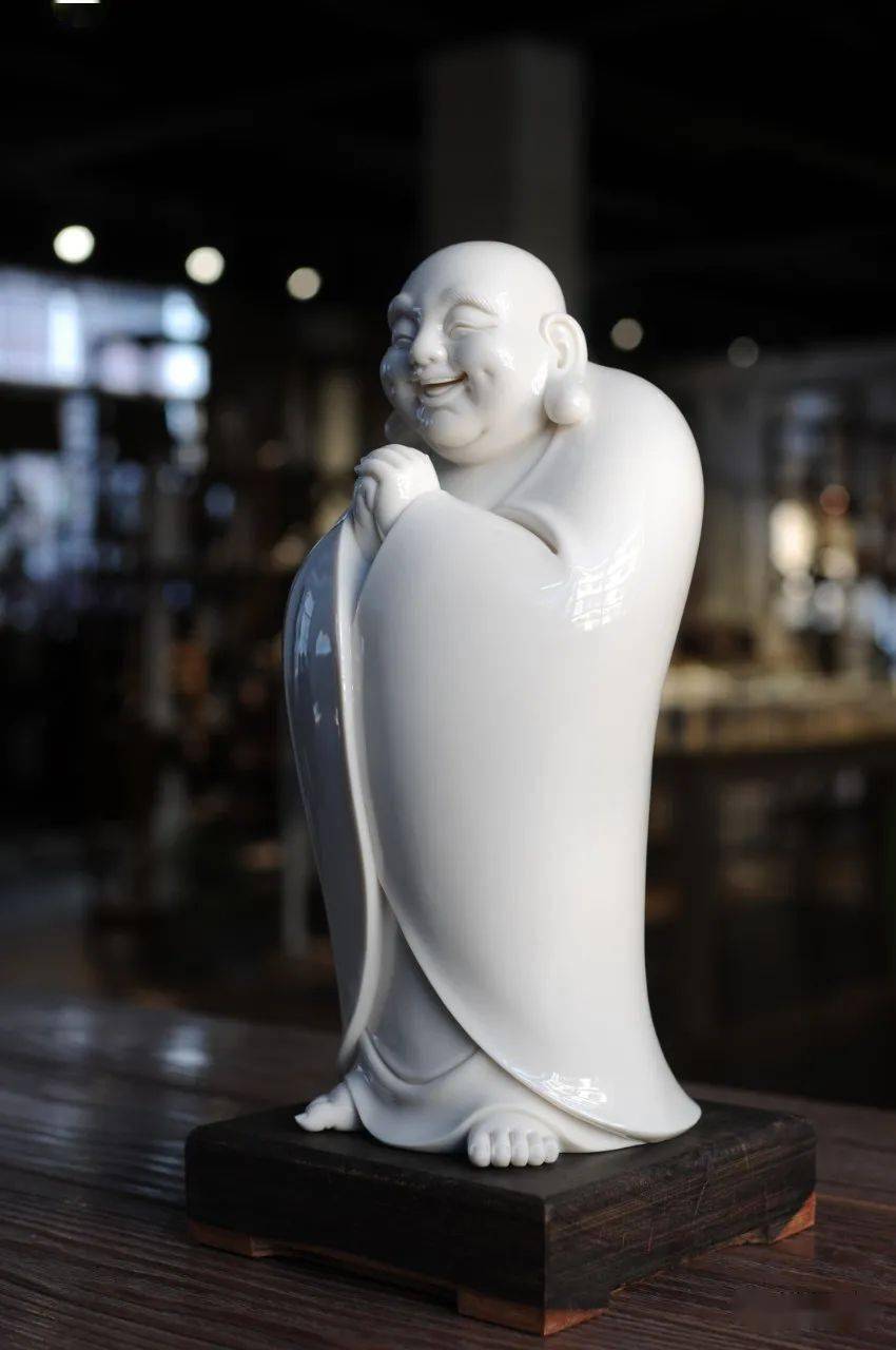 作品背部落有中国工艺美术大师,连紫华款识作者亲笔签名收藏证书,具有