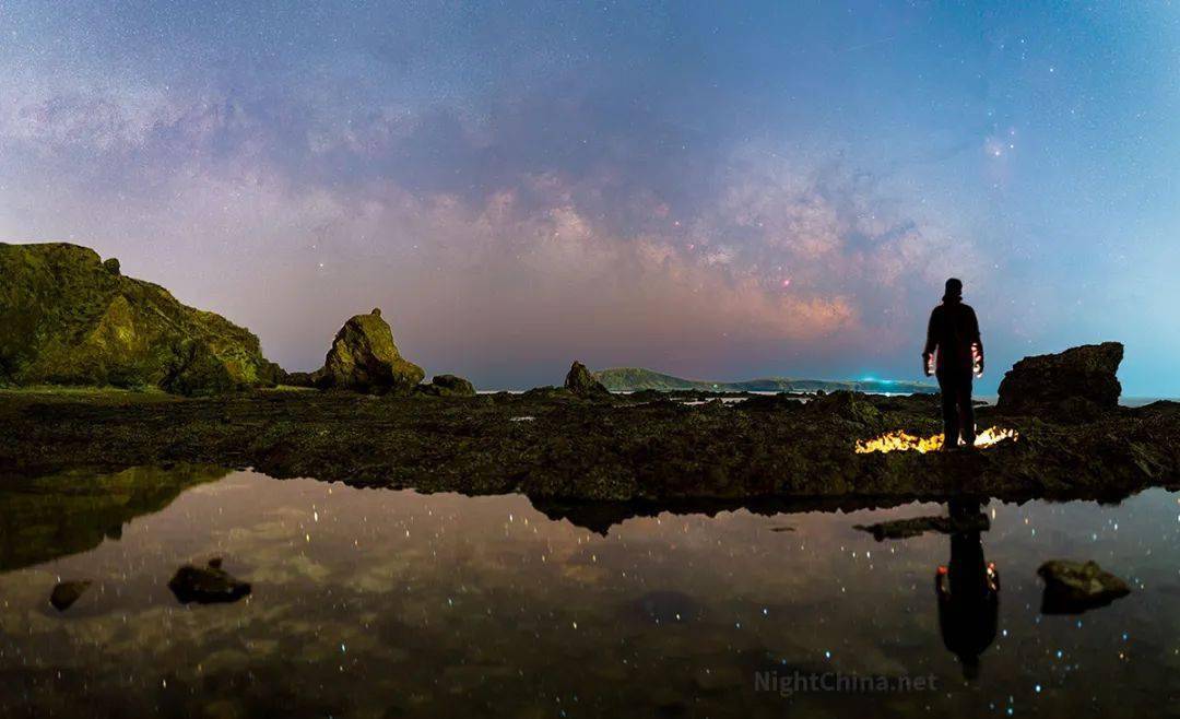 凌晨4点30 夏夜银河悄悄从海平面升起 夜空中国 潘杨