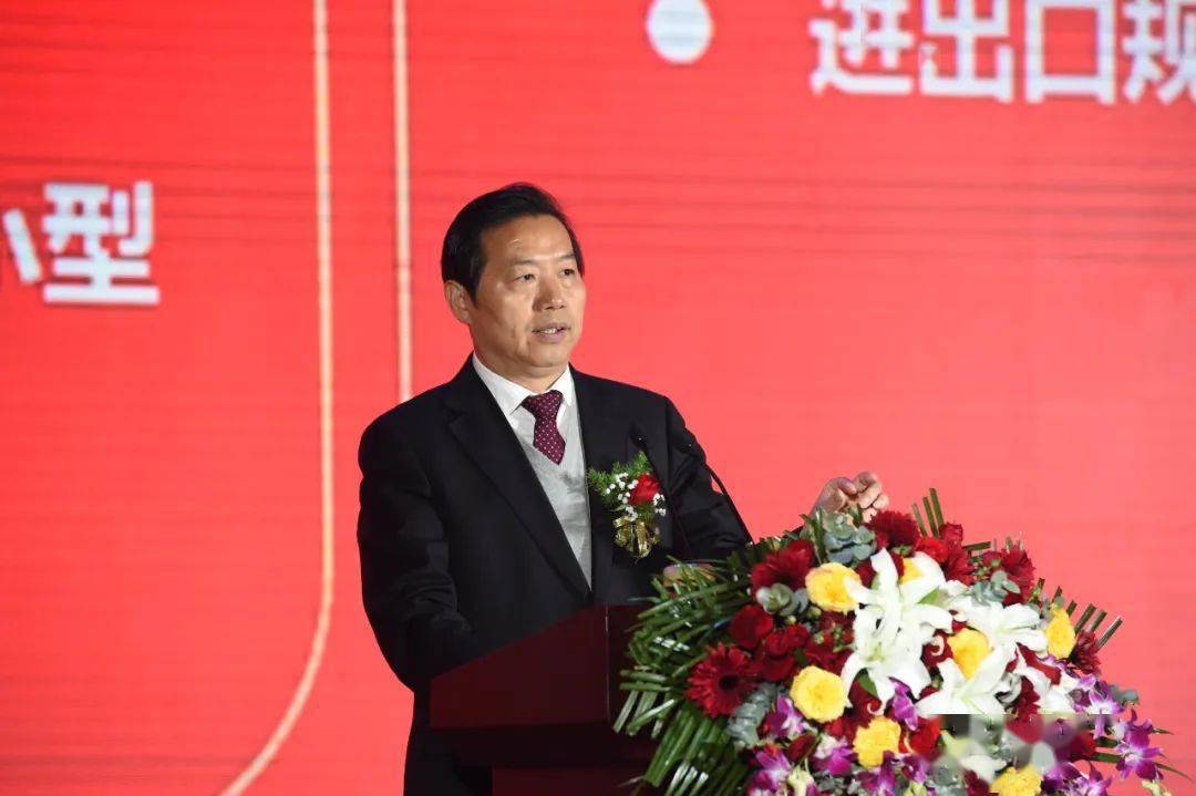 集团副总裁韩运镇先生,袁海波先生,江苏宗申车业总裁贾雨先生,集团