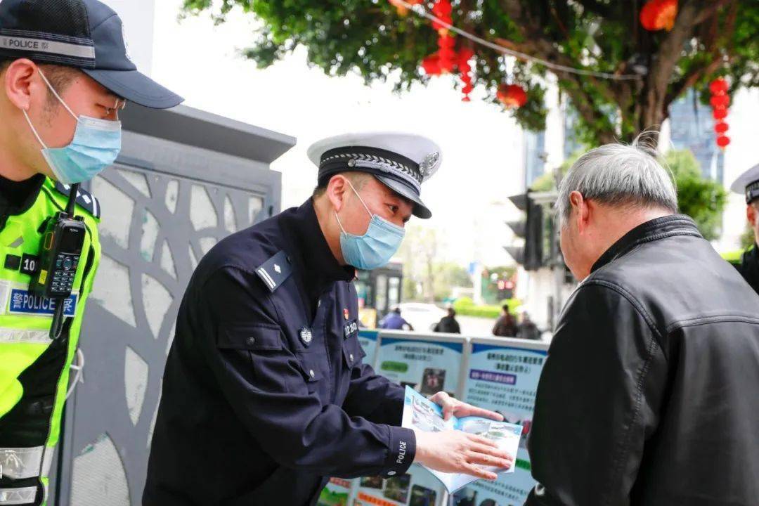 福州台江交警以雷锋精神助力城市道路交通管理工作