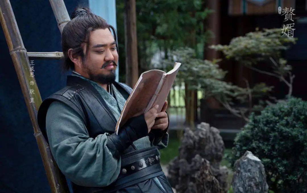 我找演员王成思聊了聊耿护院复活这件事