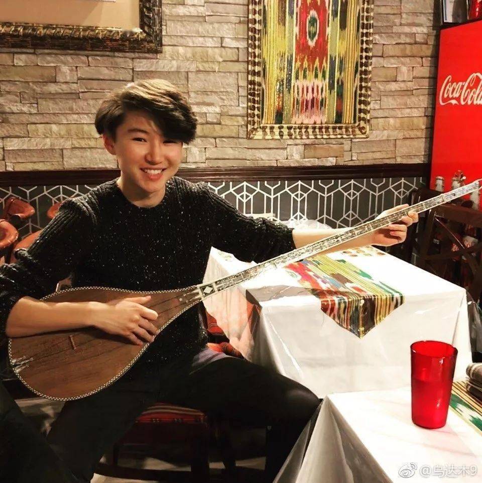 乌达木在毕业舞会上与印第安大师梦中的额吉帅气又好听