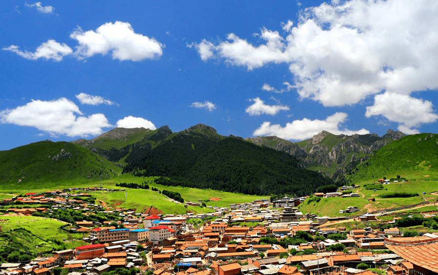 其中江北的赛赤寺属于甘肃碌曲县,又叫"达仓郎木赛