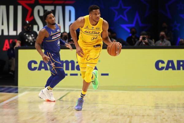 北京时间3月8日,2021nba全明星赛正赛上演,勒布朗队半场就领先20分