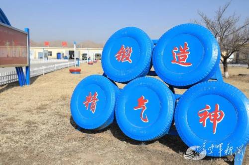 用建筑边角料造“飞机龙八国际app”?兵哥哥的手到底有多