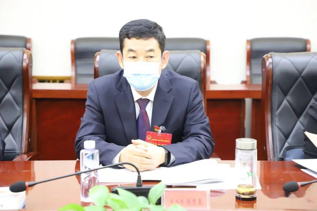 旗人大常委会副主任 张秀春"上午听了刘旗长的政府工作报告,总体感觉