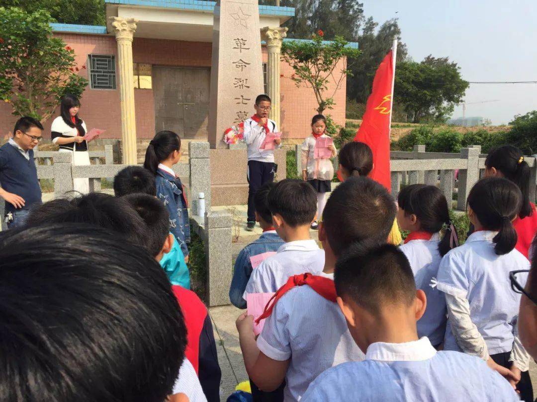 在五陈乡苏维埃政府纪念馆内,陈列有惠安红色村落沙盘,屿头山战斗浮雕