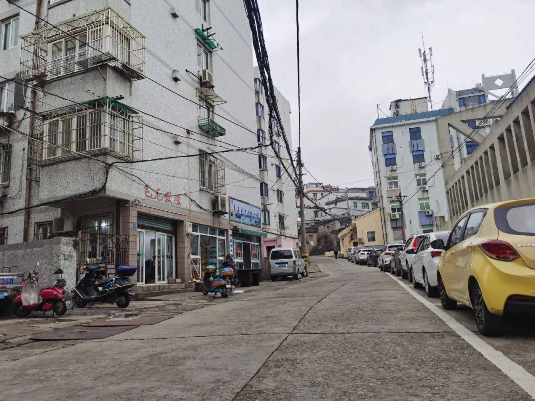 全民创城破土施工菜园镇全面启动城区背街小巷双提升工程