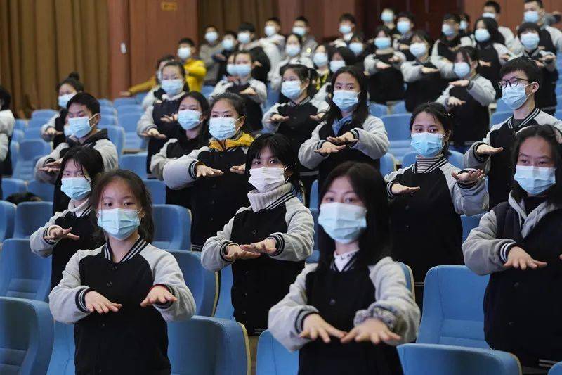 武汉市第一聋校不一样的升旗仪式他们用心用手唱响国歌