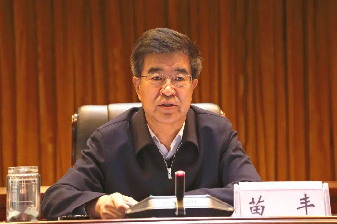 委副书记,区长李忠宏出席,区委副书记杨树森主持,区委常委万勇,王乃彪